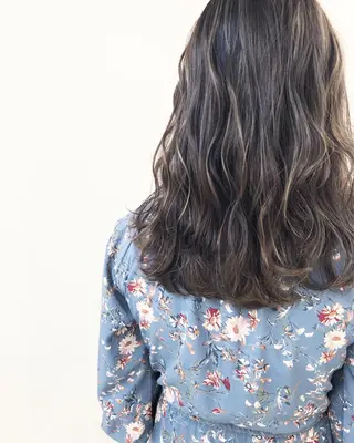 ミディアム カラー タナカ タクヤのヘアスタイル