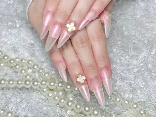 ネイル 🦋 Queenieのネイルデザイン