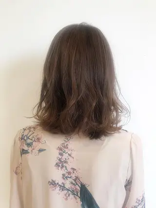 ミディアム カラー 足立 小百合のヘアスタイル