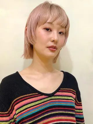 ショート カラー ブリーチ😼 ボブ✍️レイヤーのヘアスタイル