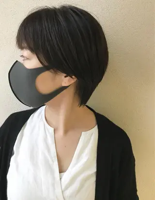 ショート カラー 沢田 瞳のヘアスタイル