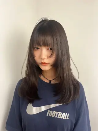 セミロング カラー Airi 韓国y2k ハイレイヤーのヘアスタイル