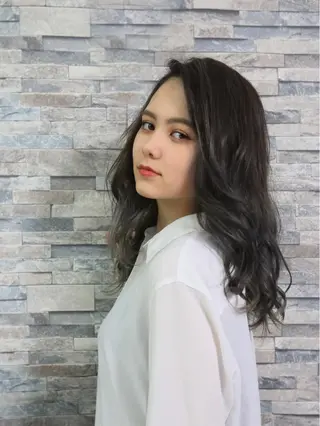 ロング カラー ヘアアレンジ ハイトーン Arphyのヘアスタイル