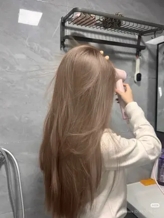 カラー 🩶透明感ブリーチ カラー🩶 maoのヘアスタイル