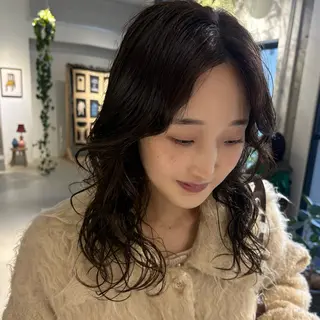 ロング パーマ Yui⭐️ 透け感カラーのヘアスタイル