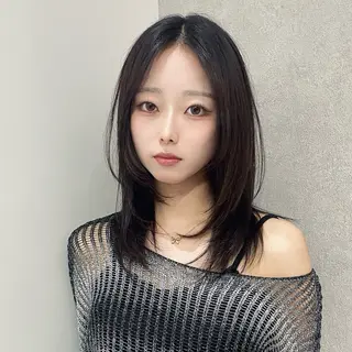 セミロング ハッシュカット🖤✨ 顔周り/韓国ヘアのヘアスタイル