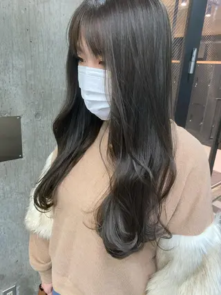 ロング カラー 小坂 麻綾のヘアスタイル