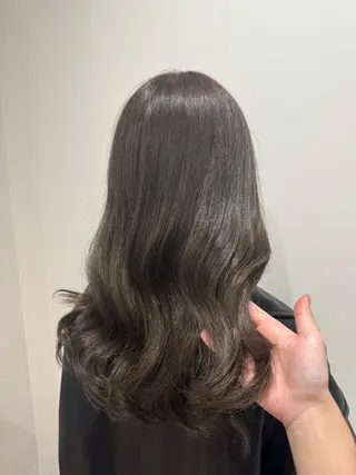 カラー 吉田 美咲のヘアスタイル