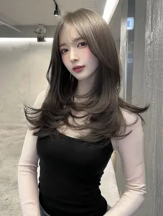 セミロング カラー 塩入ひろの、韓国ヘア 梅田/束感まつ毛のヘアスタイル