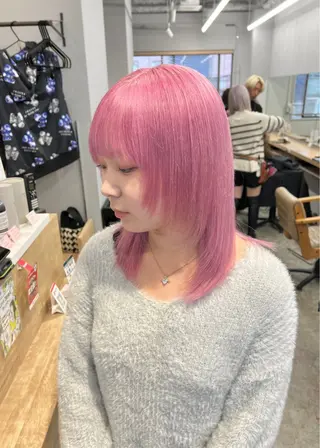 ミディアム カラー ブリーチ毛の縮毛矯正 ハイトーン/岡本智樹のヘアスタイル