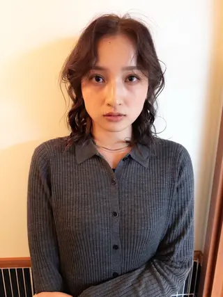 ミディアム カラー 菊地 柚乃のヘアスタイル