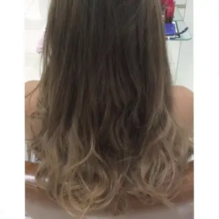 カラー ロング 🇰🇷韓国風艶髪✨ 髪質改善 倉岡しおんのヘアスタイル