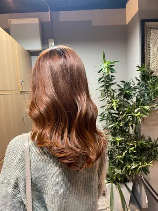 セミロング カラー マキノ キョウカのヘアスタイル