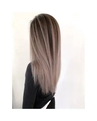 ロング Jura／ レイヤーカットのヘアスタイル