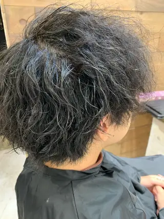 ミディアム メンズデザイナー Jojiのヘアスタイル