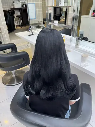 セミロング 寒色/ベージュヘア ブリーチありMiOのヘアスタイル