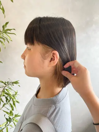 ショート カラー 白井 音羽のヘアスタイル