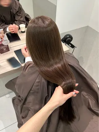ロング カラー オリーブ/アッシュ やわらか透明感カラーのヘアスタイル