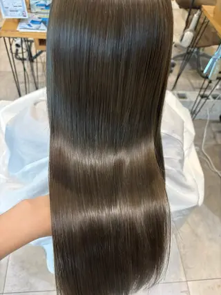 ロング カラー 肌に馴染むハイトーン /ミルクティーカラーのヘアスタイル