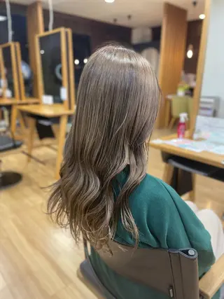 セミロング 河口 友里のヘアスタイル