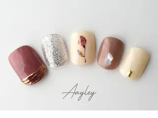 ショート カラー ネイル Aayley アイリ―サロンのネイルデザイン