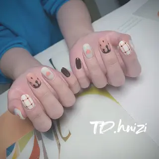 ミディアム めぐみのネイルサロン スタッフ練習のネイルデザイン