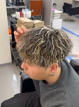 カラー パーマ メンズ DAZZLE hair RUSH所属・波巻き得意 メンズ美容師/松井陸のヘアスタイル