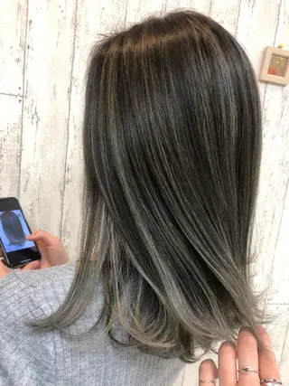 ミディアム Kaede .のヘアスタイル