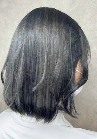ミディアム カラー 山口 詩織のヘアスタイル