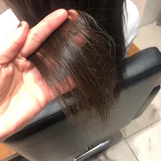 セミロング レイヤーカット✖️ 柔らかベージュカラーのヘアスタイル