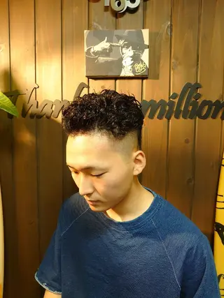 メンズ パーマ 岡林 選のヘアスタイル