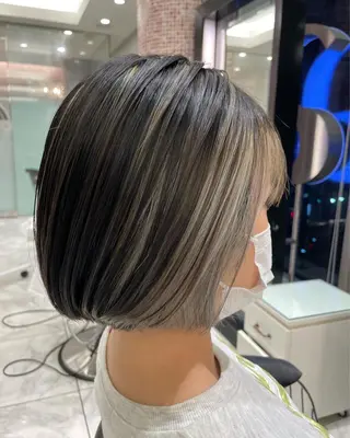 ショート カラー コテ巻きパーマ 藤野佑成のヘアスタイル