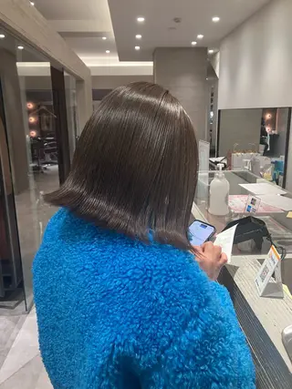 ミディアム カラー サキ🤍ハイトーン 🩰くびれ巻きヘアのヘアスタイル