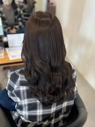 ロング カラー 山路 結花のヘアスタイル