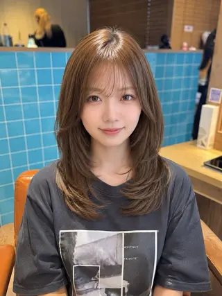 セミロング 🐻結んでも可愛い hair EMI🐻のヘアスタイル