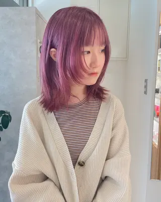 セミロング カラー ダブルカラー,透け カラーHINARIのヘアスタイル