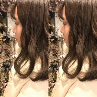 ミディアム カラー 小栗 麻衣のヘアスタイル