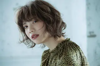 ミディアム カラー ウルフレイヤーカット /チヒロのヘアスタイル