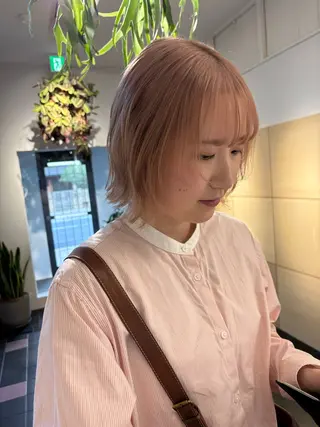 ショート カラー Yui⭐️ 透け感カラーのヘアスタイル