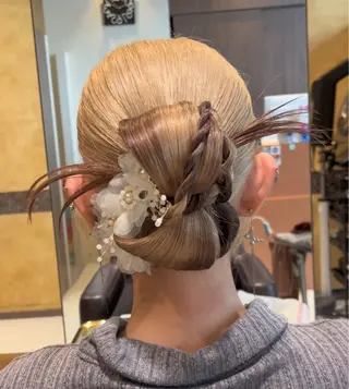 セミロング ヘアアレンジ ルナ|縮毛矯正 ×デザインカラー🥝のヘアスタイル