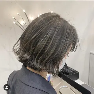 ミディアム カラー DEAN ISLA 大人レイヤーカットのヘアスタイル