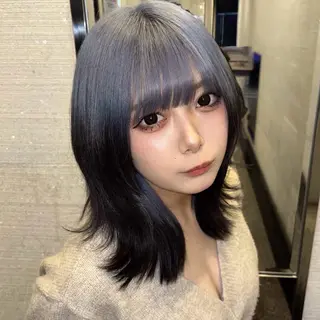 セミロング カラー ウルフ/レイヤー/ ブリーチカラーのヘアスタイル