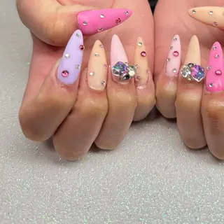 ネイル VIERU 🌈🎀💖のネイルデザイン