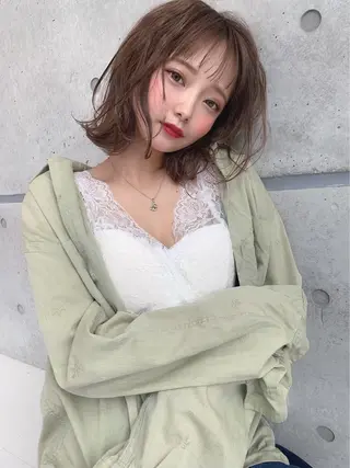 ミディアム カラー 大人っぽ韓国レディ レイヤー🤍渋谷のヘアスタイル