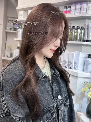 ロング カラー 💍透明感 💖艶ミルクティーのヘアスタイル