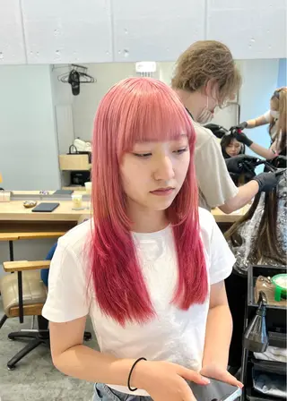 ロング カラー ブリーチ毛の縮毛矯正 ハイトーン/岡本智樹のヘアスタイル