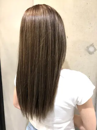 セミロング カラー ハイライトが 得意なニキです😊のヘアスタイル