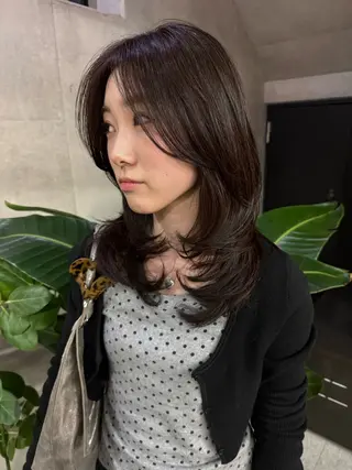 ミディアム レイヤーカット\ウル フ　chinatsuのヘアスタイル