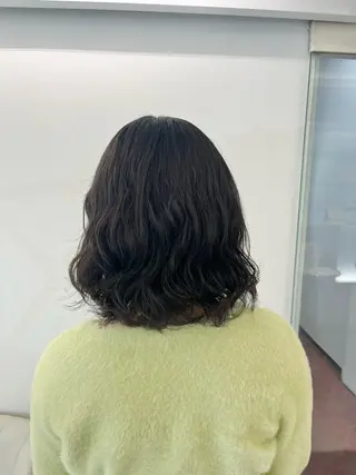 ミディアム コテ巻き風パーマ 藤澤　知彌のヘアスタイル