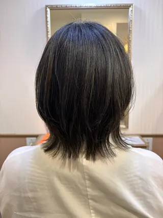 ミディアム 吉井 愛のヘアスタイル